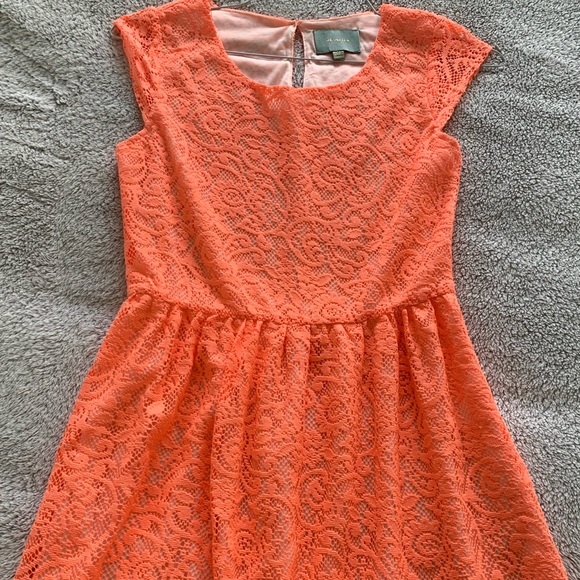Lace summer dress - Picture 2 of 2